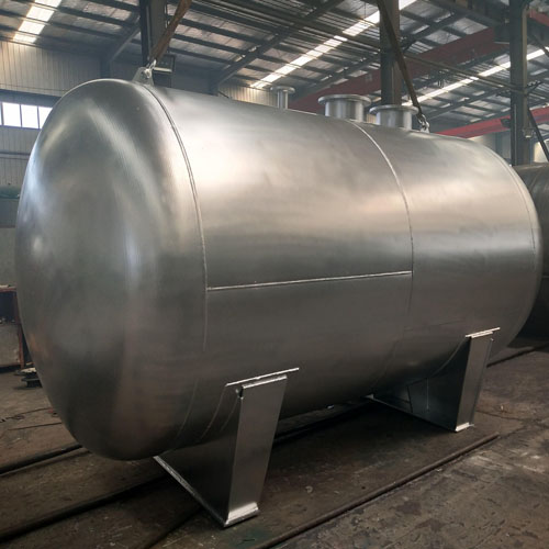 Horizontal stainless steel water storage tank