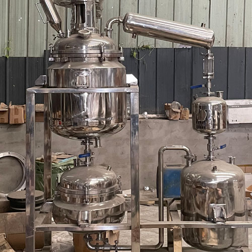 Small extraction, concentration, filtration machine integrated machine