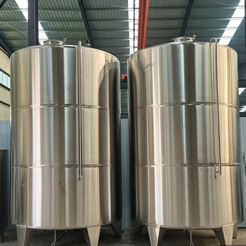 Vertical stainless steel water storage tanks