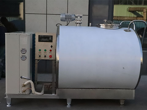 Horizontal milk refrigeration tank