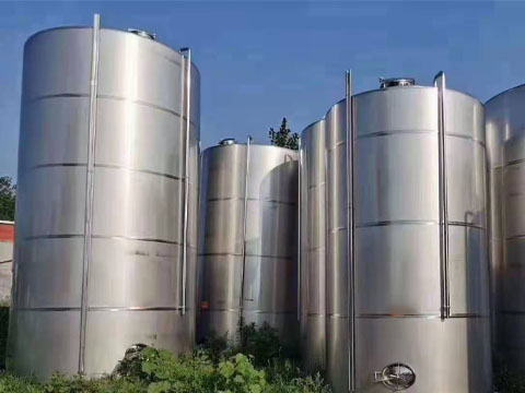Stainless steel wine storage tanks