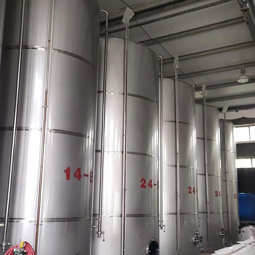 Stainless steel wine storage tanks