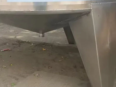 Thickened support legs