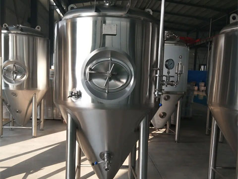 Beer mashing tank