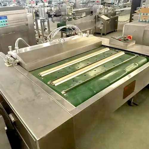 Rolling automatic vacuum packaging machine