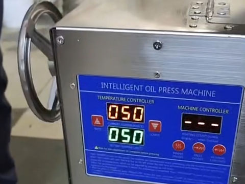 Control panel starts preparing for oil pressing