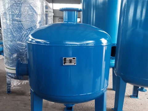 Different types of pressurized water tanks
