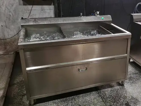 Dual-tank cleaning machine