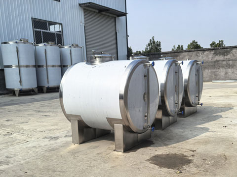 Horizontal stainless steel tanks in the factory