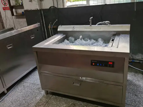 Single-tank cleaning machine