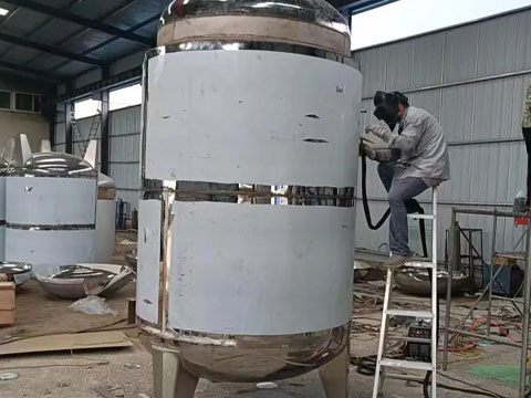 Welded stainless steel tank body