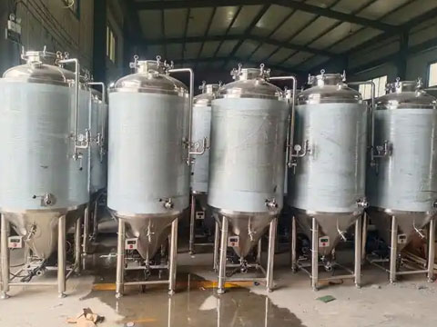 Different types of conical fermenters