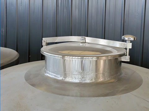 Sealed manhole