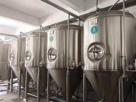 Stainless steel conical tank installation effect