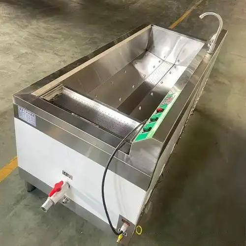 Bottom drain valve emptying the tank of a vortex fruit and vegetable washer