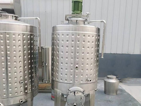 Honeycomb dimple plate jacket welded to a large stainless steel mixing tank