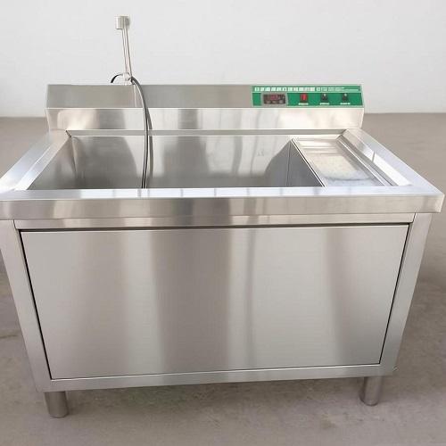 Power switch and leakage protector on the electrical panel of a vortex fruit and vegetable washer