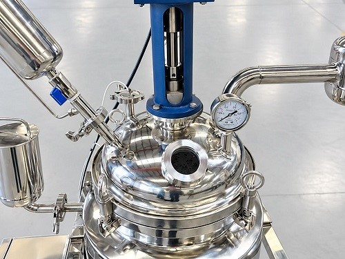 Stainless steel jacket reactor in the production workshop