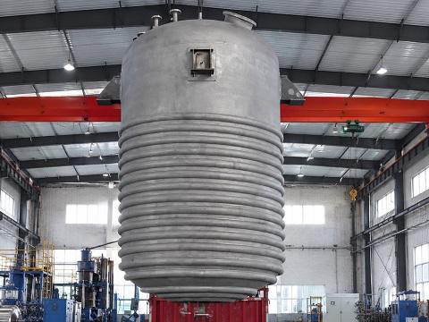 Half round tube jacket, half tube jacket stainless steel mixing tank is being loaded onto the vehicle