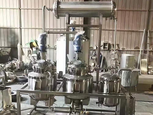Vacuum concentrator concentrates herbal extracts